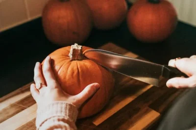 Pintando calabazas para Halloween